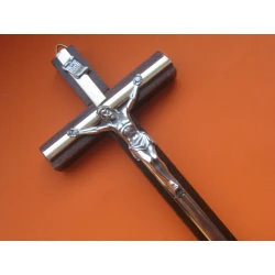 Krzyż drewniany ciemny brąz z paskiem 16 cm